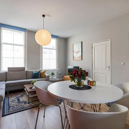 Elegant In The Heart Of Apartment *
