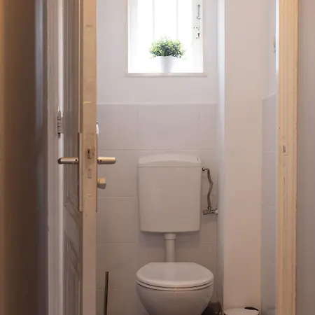 Elegant In The Heart Of * Gouda