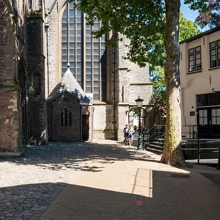 Elegant In The Heart Of Gouda